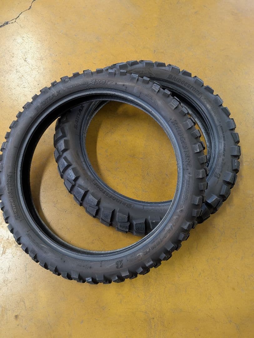 バトラックス AX41　100/90-19　130/80-18　前後2本　バリ山