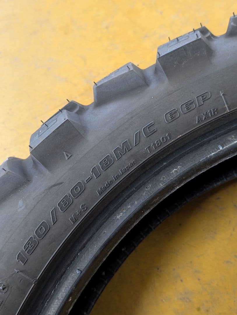 バトラックス AX41　100/90-19　130/80-18　前後2本　バリ山