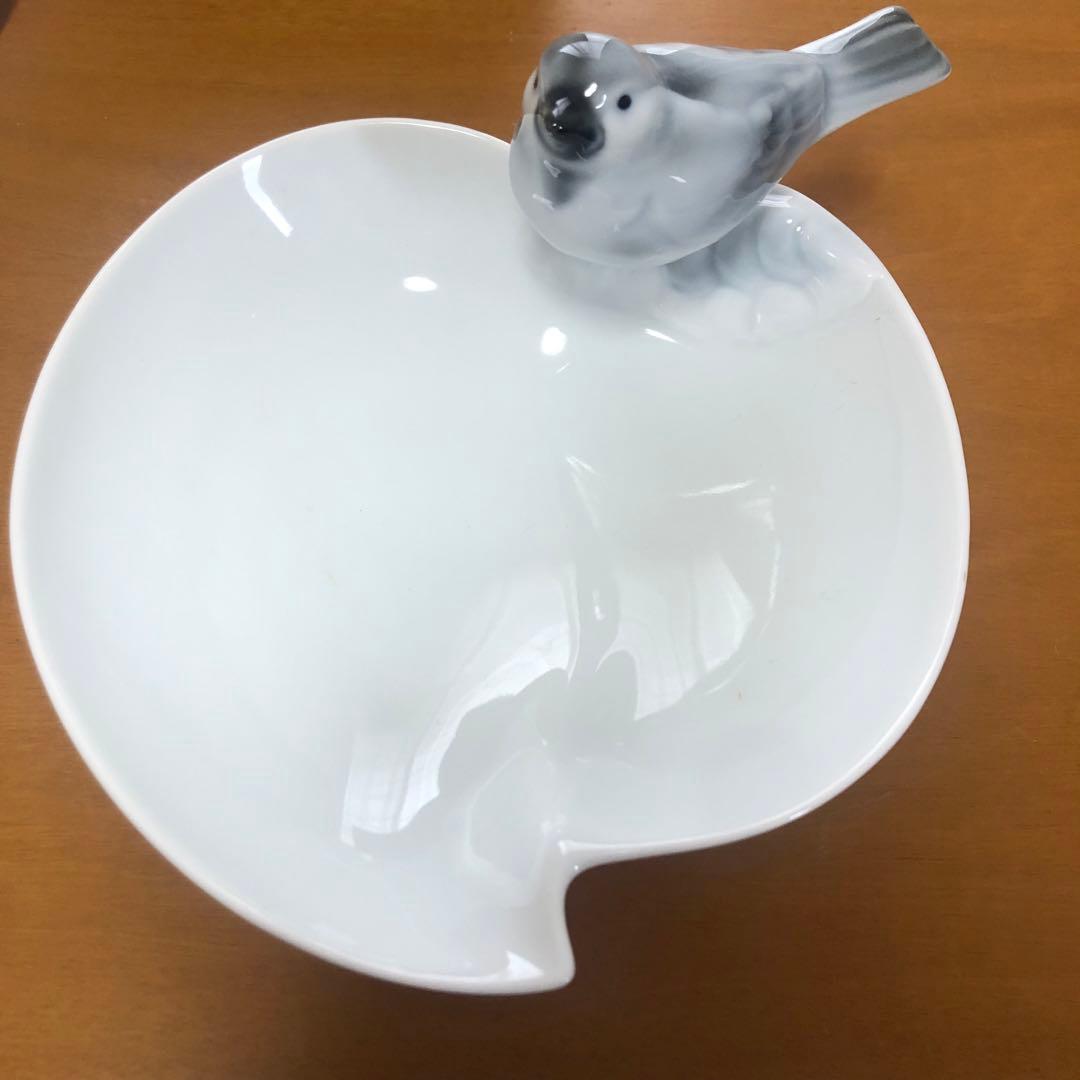 深川製磁　釉彩小鳥　彫刻皿　木箱入り