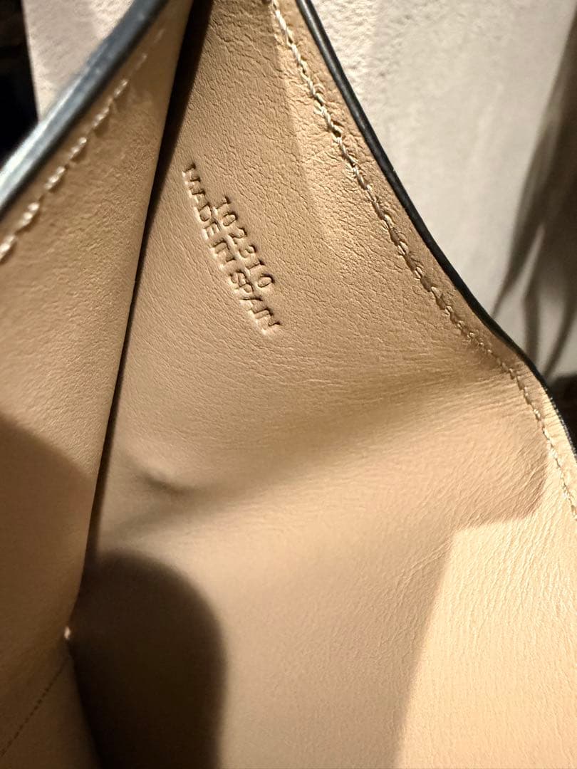LOEWE ベージュレザー 三つ折り財布