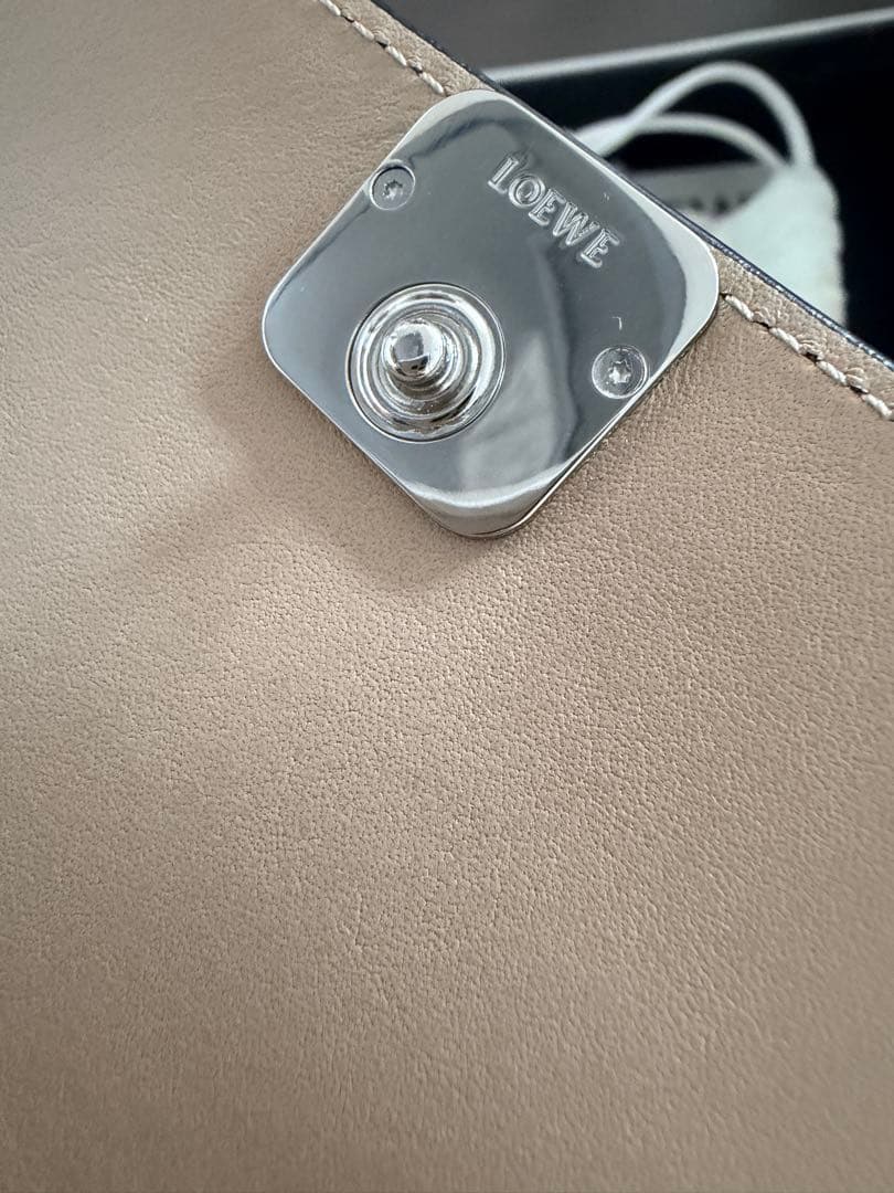 LOEWE ベージュレザー 三つ折り財布