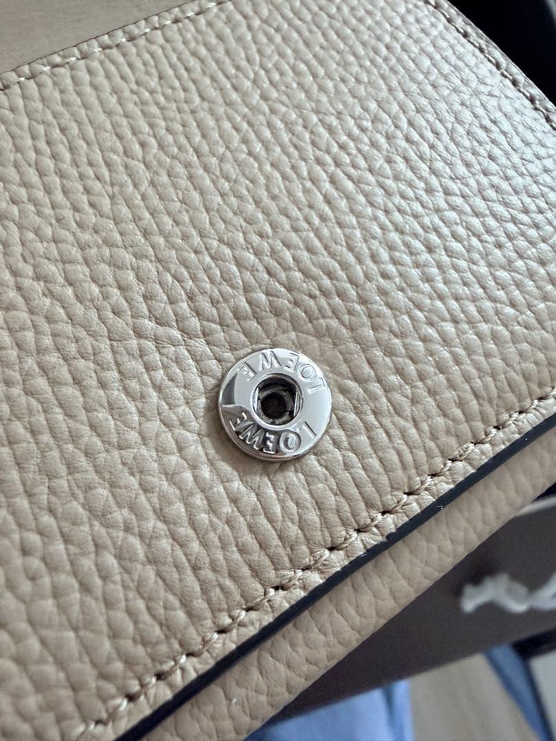 LOEWE ベージュレザー 三つ折り財布