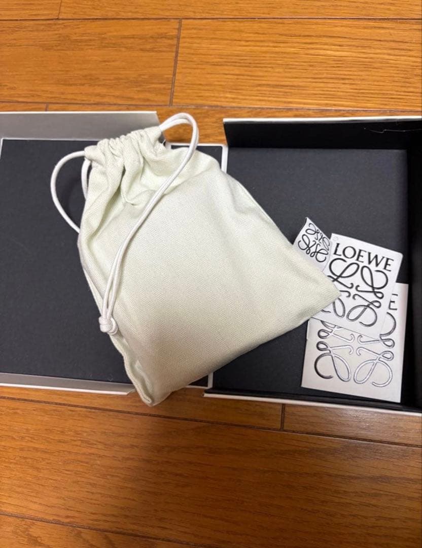 LOEWE ベージュレザー 三つ折り財布