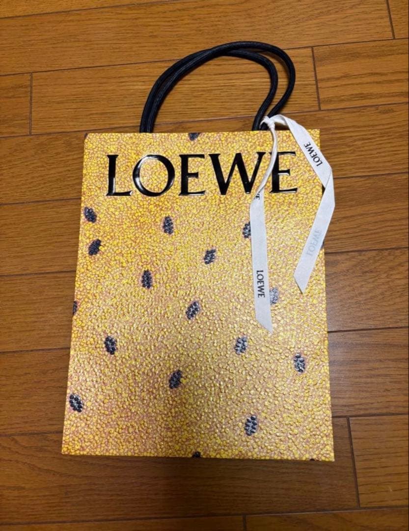 LOEWE ベージュレザー 三つ折り財布