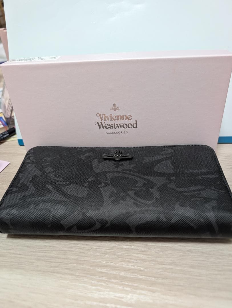 VivienneWestwood。迷彩柄。定価28000円。