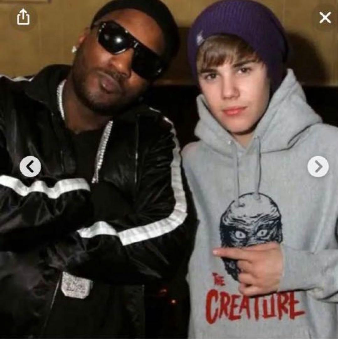 シュプリーム　ジャスティンビーバー着用　クリーチャーパーカー　Lサイズ！