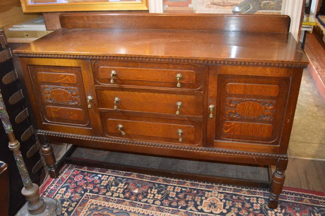 テレビ台に最適　アンティークキャビネット