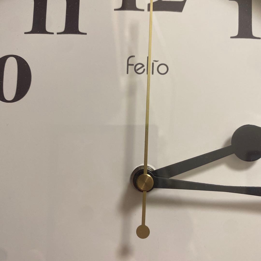 いつも優しく見守ってくれてる母なる摩天楼その名も掛け時計