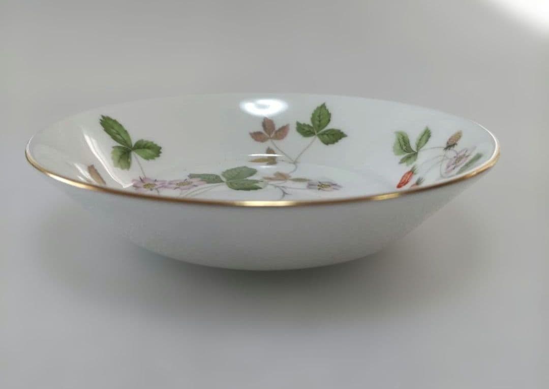 ウェッジウッド ワイルドスト ロベリー フルーツソーサー 13cm　黒壺