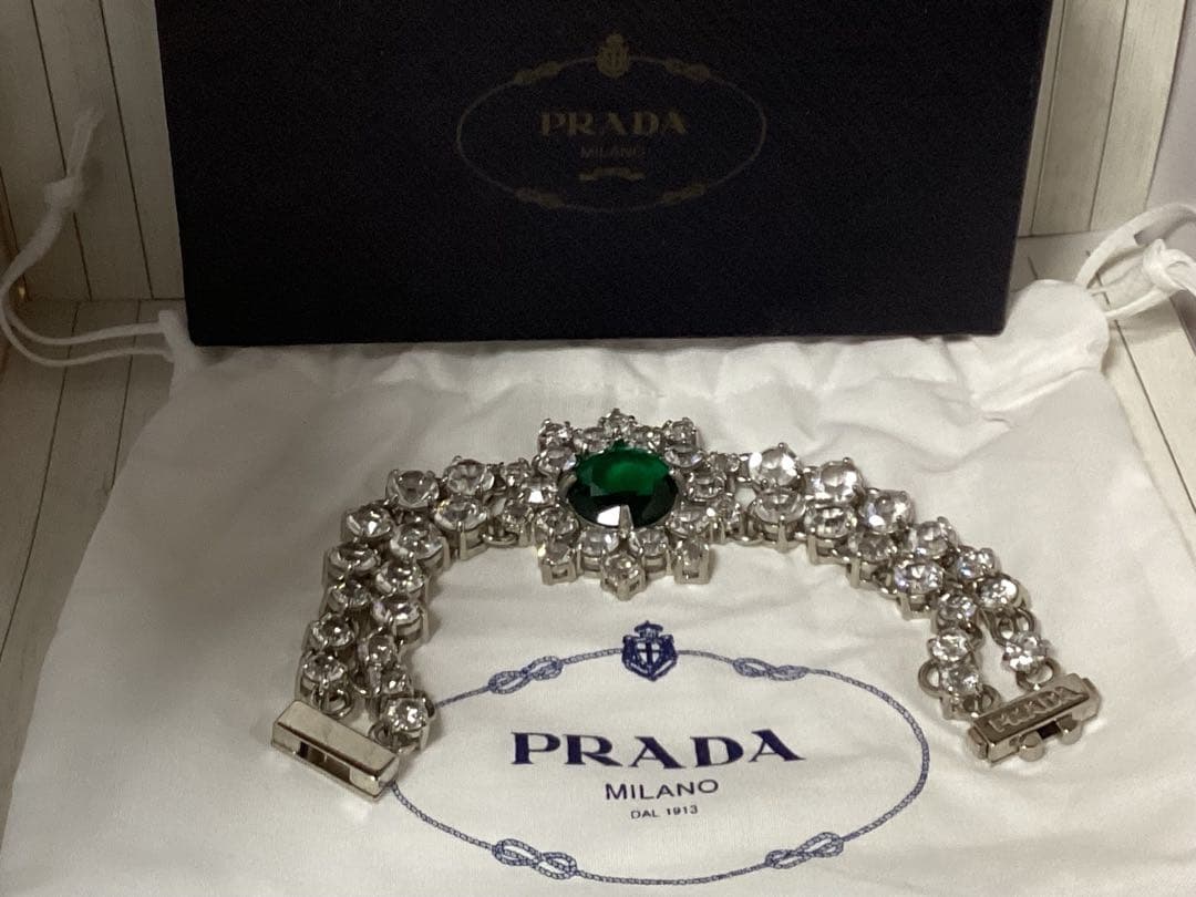 美品ほぼ未使用プラダPRADA シルバー グリーン ストーン ブレスレット本物