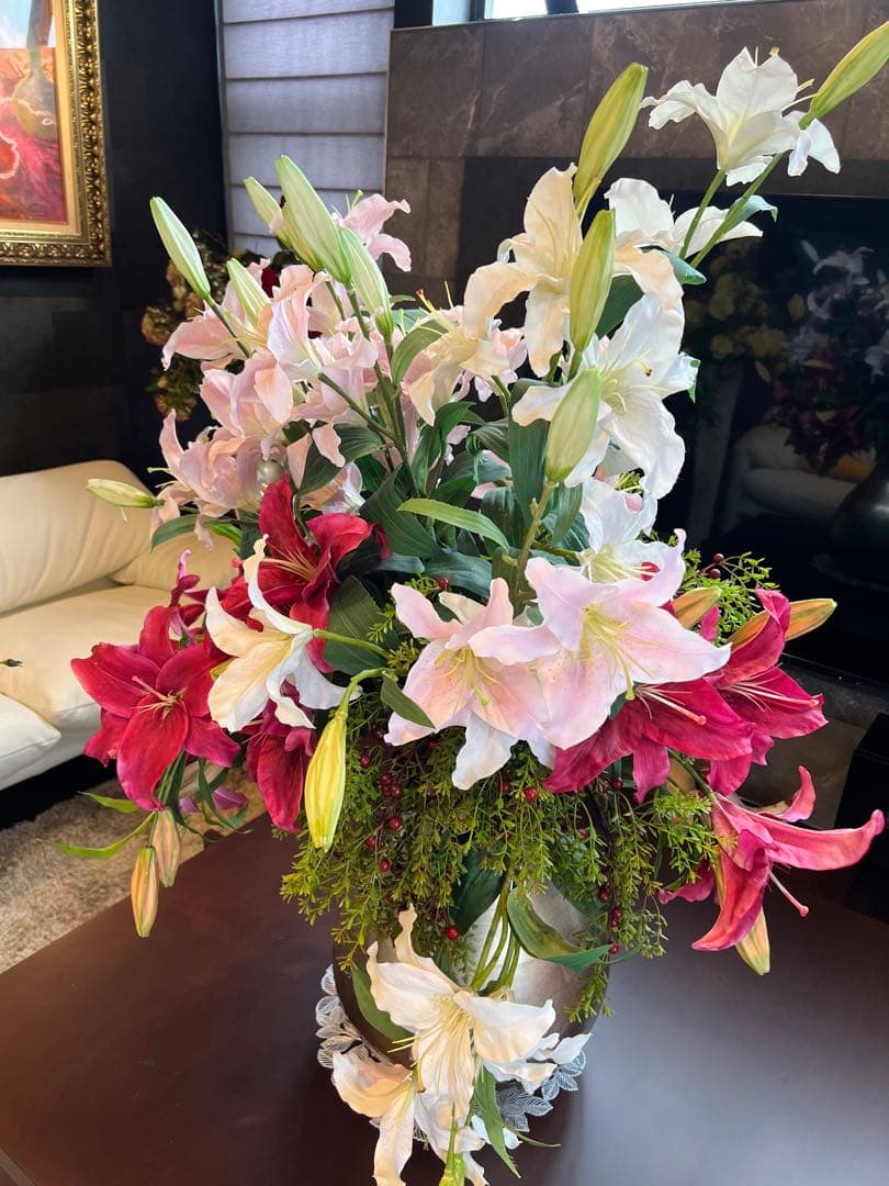 【美品】巨大エミリオロバ　豪華なユリの造花アレンジメント