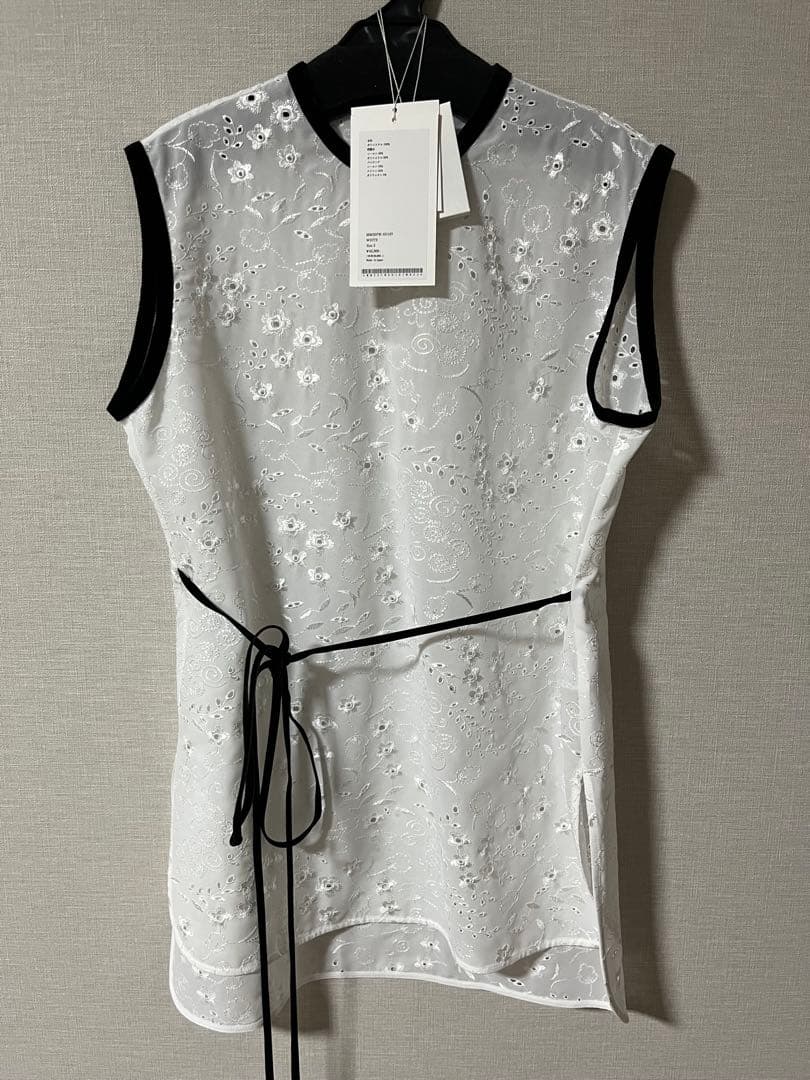 新品未使用タグあり　mame kurogouchi フラワー刺繍トップス