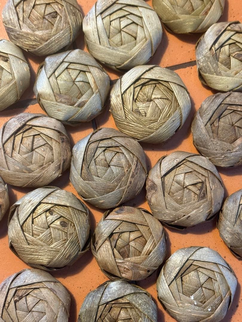 kei　胡桃ブローチ