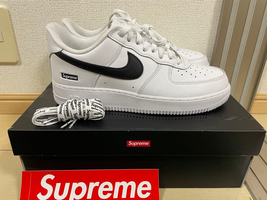 ぐ*ー様 最終値下新品未使用おまけ付シュプリームエアフォース1【CU9225-1