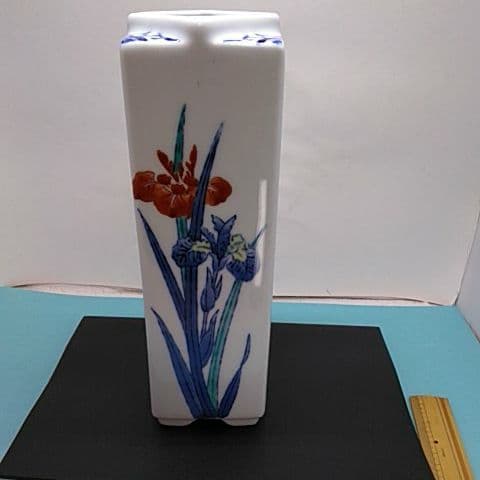 ６６１蔵出し 美術 工芸　魯山作 有田焼 伊万里焼　色 鍋島 菖蒲の花