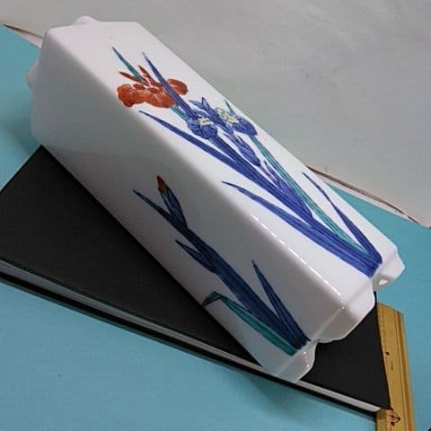 ６６１蔵出し 美術 工芸　魯山作 有田焼 伊万里焼　色 鍋島 菖蒲の花