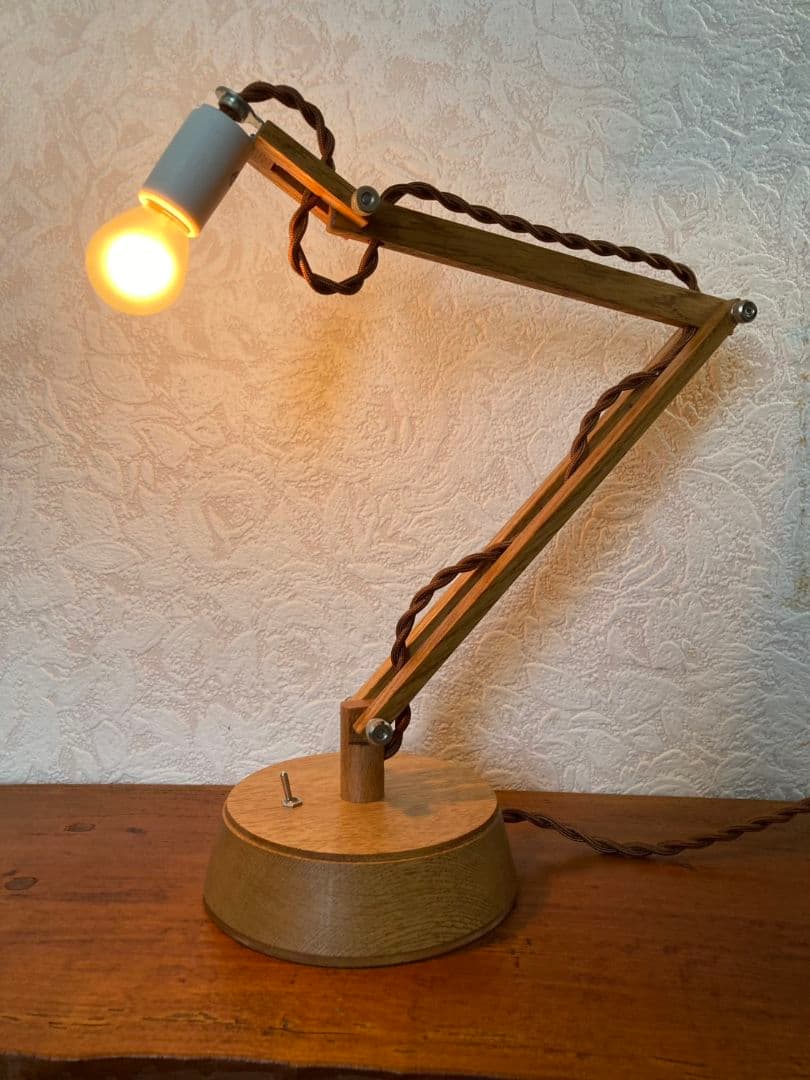 chikuni チクニ　丸台座照明　木製アーム式デスクランプ