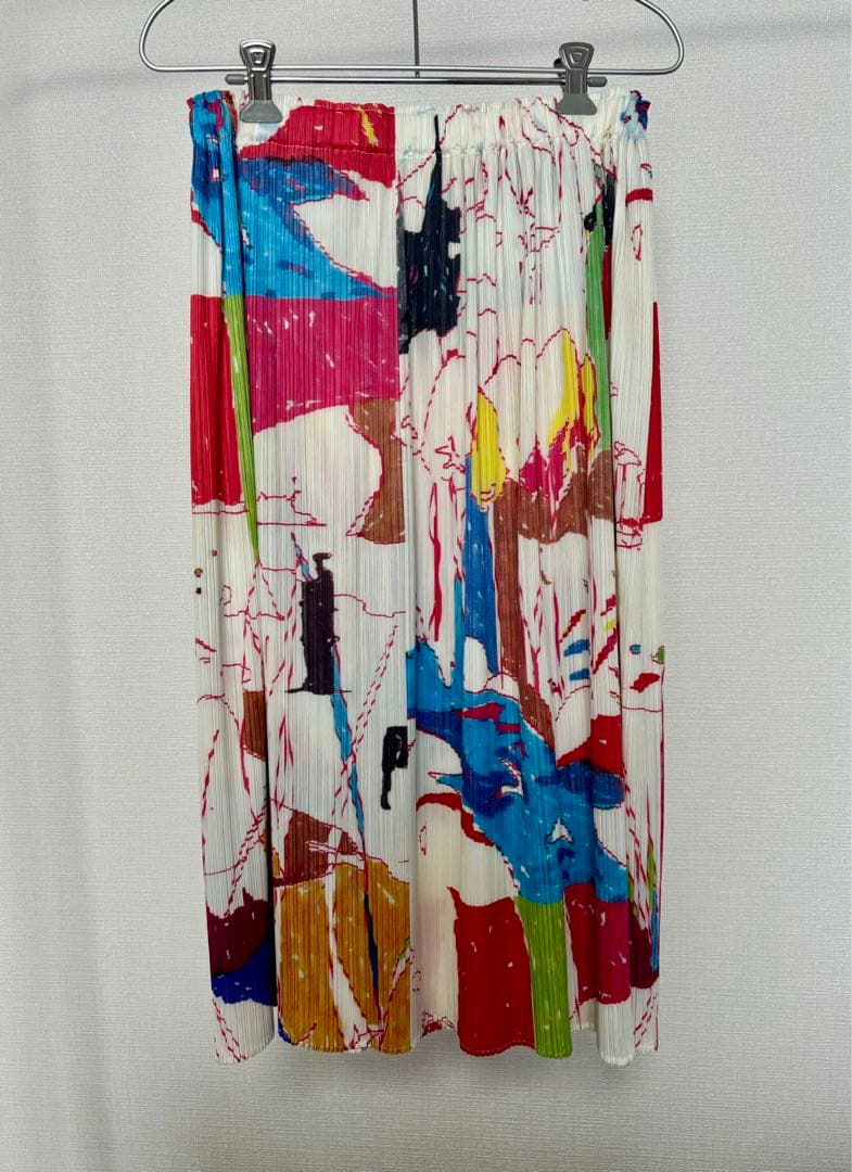 PLEATS PLEASE 抽象画　水彩画　スカート　幾何学