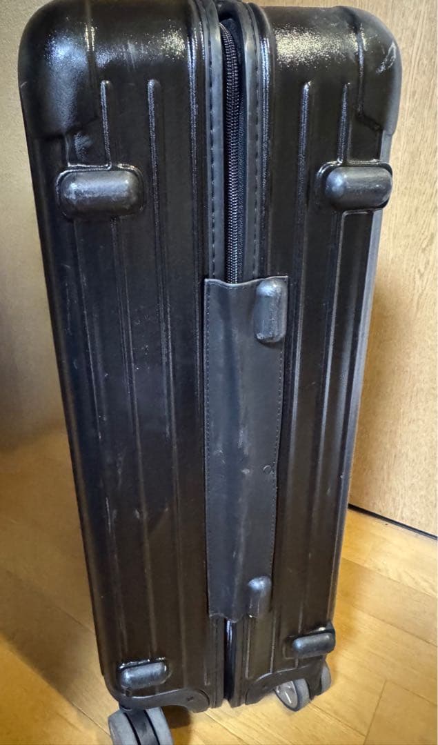 RIMOWA ブラック キャリーケース 中型