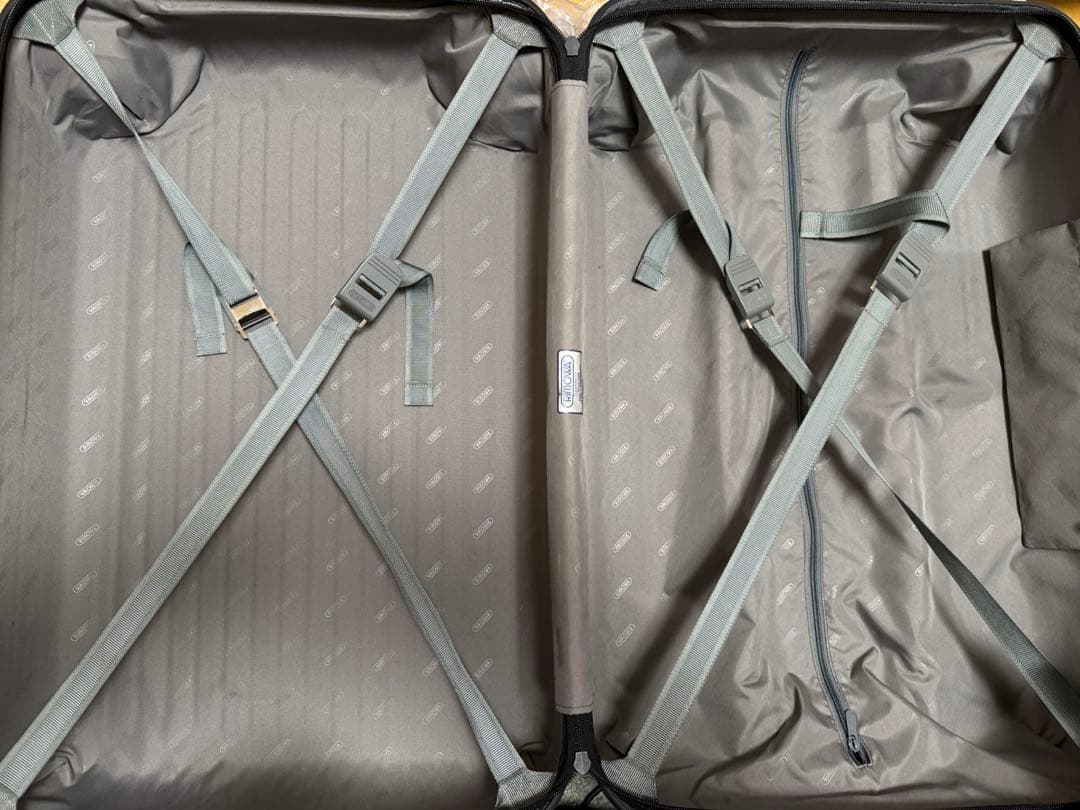 RIMOWA ブラック キャリーケース 中型