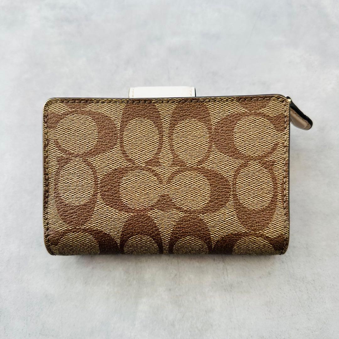 COACH シグネチャー ミディアム コーナー ジップ ウォレット カーキ×白