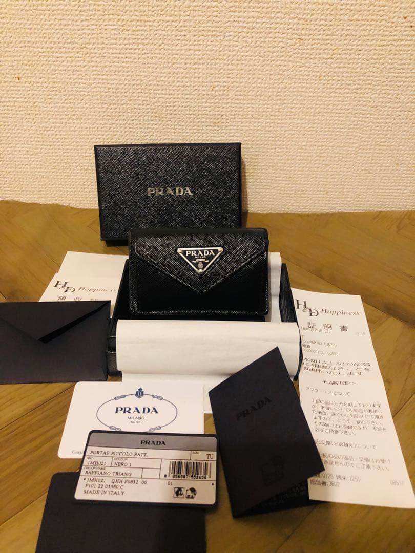 PRADA サフィアーノレザー 三つ折り財布 ブラックICチップ(RFID)搭載