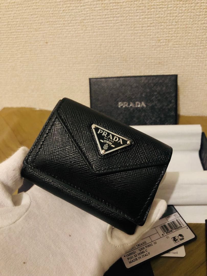 PRADA サフィアーノレザー 三つ折り財布 ブラックICチップ(RFID)搭載