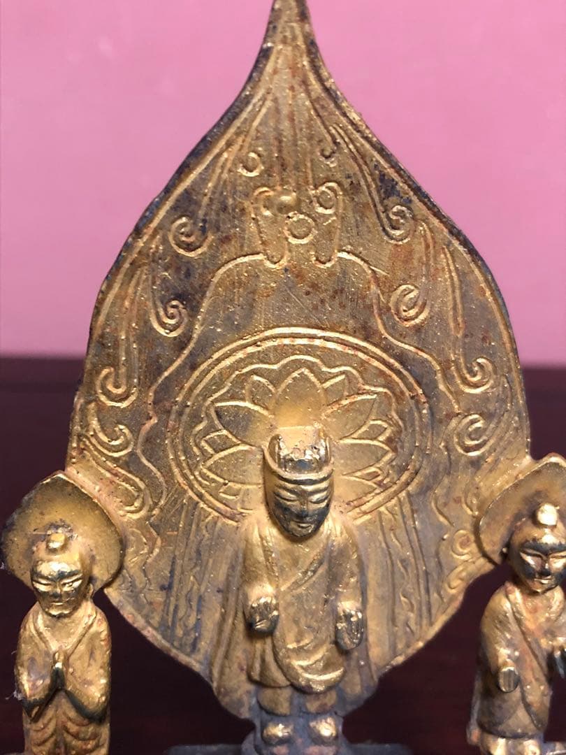 古格を備えた中国古代三尊形式金銅仏木箱入