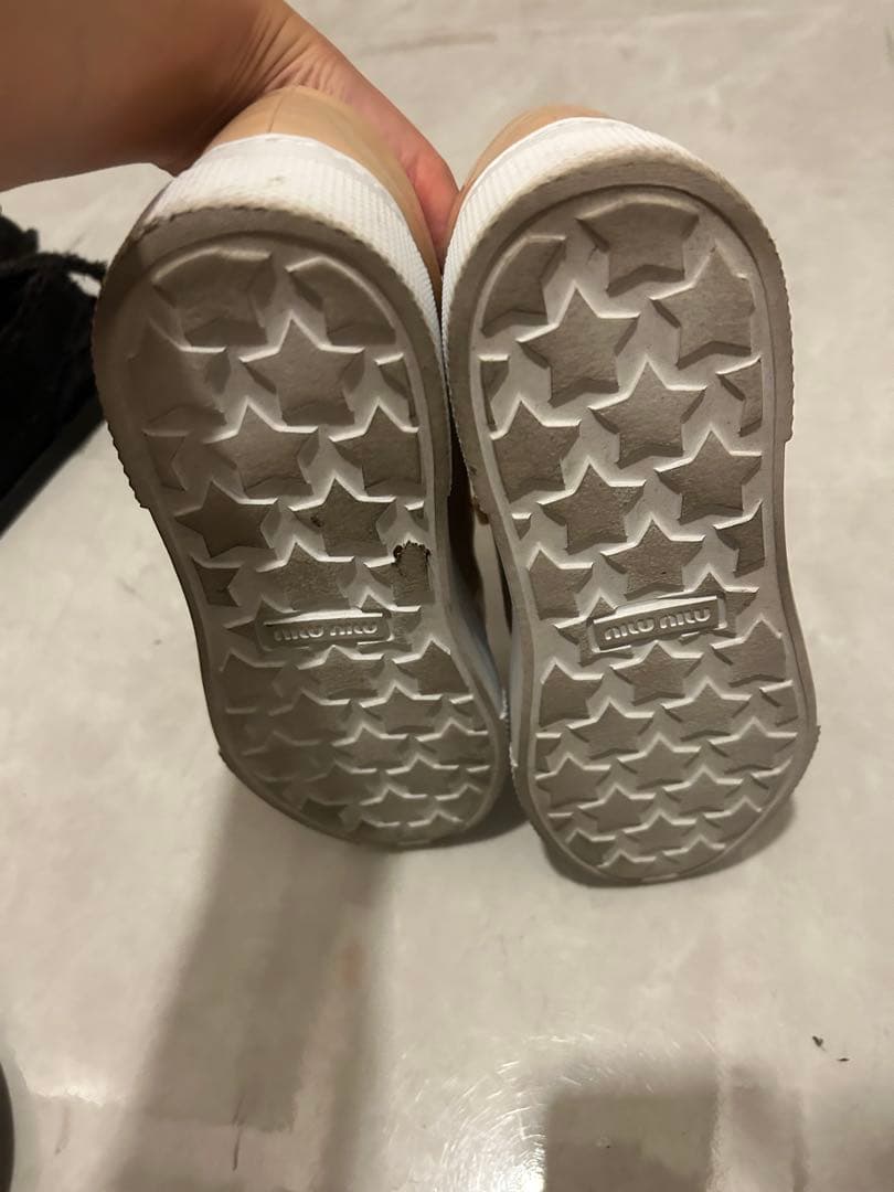 miumiu クリスタル装飾スニーカー ベージュ