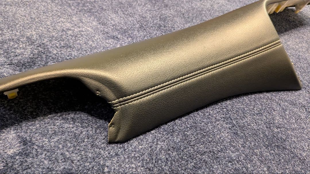 美品 トヨタ純正 アクアG's ダッシュボード前パネル インパネ 助手席前パネル