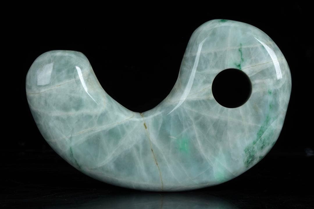 糸魚川翡翠 勾玉 特大2474g 天然ヒスイ 天然石 観賞石 原石 美石 鉱石