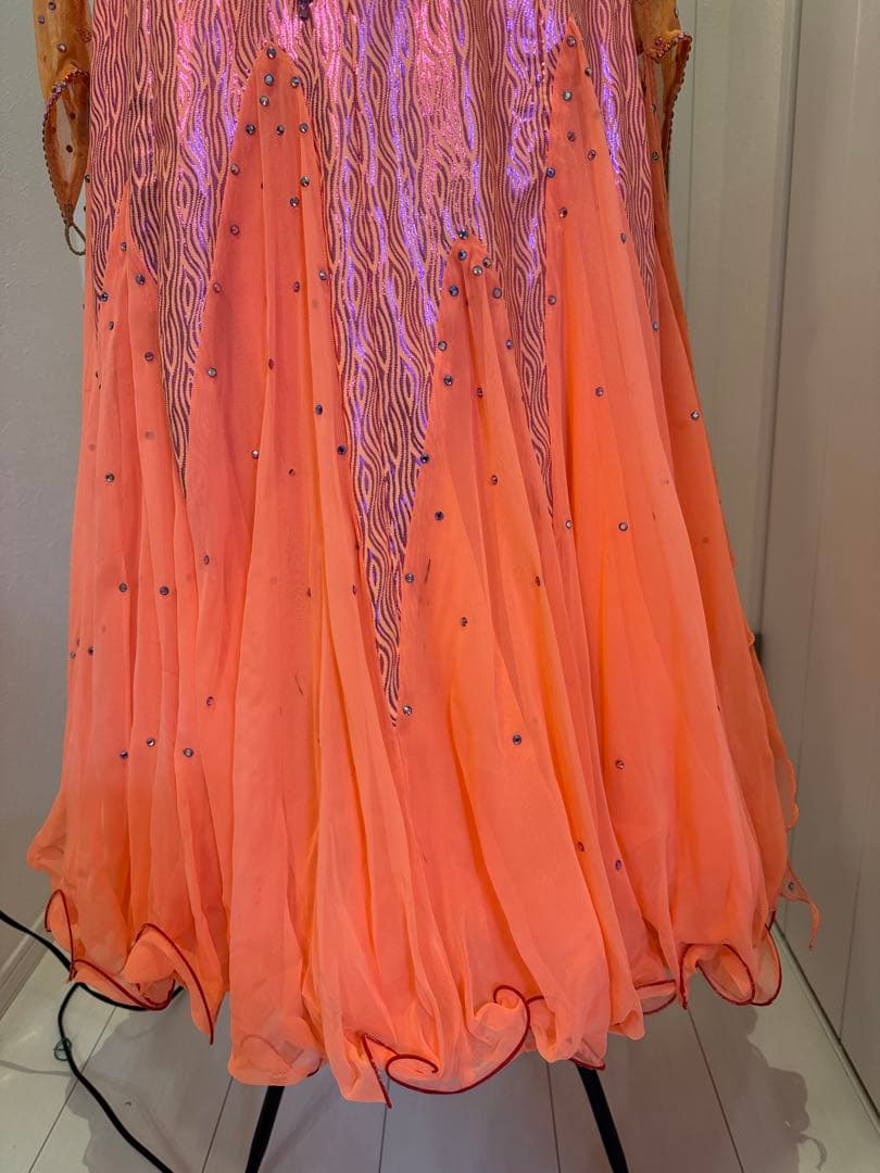 ダンスドレス　　オレンジ　　スパンコール装飾