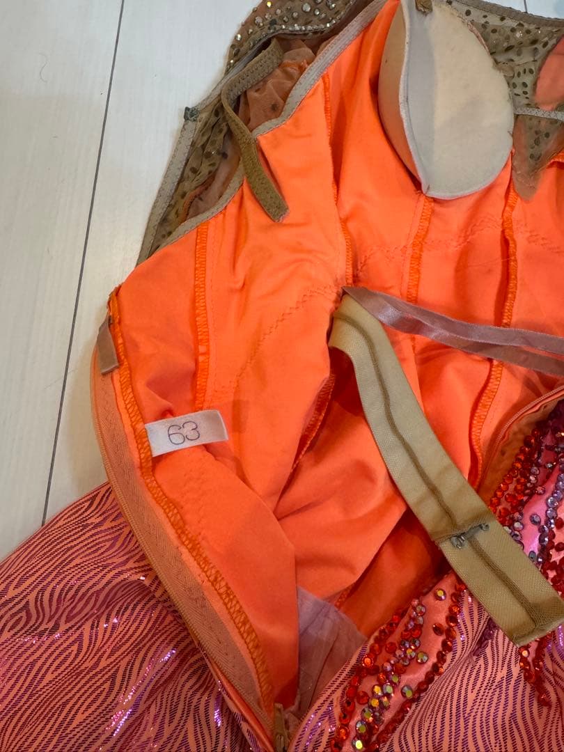 ダンスドレス　　オレンジ　　スパンコール装飾