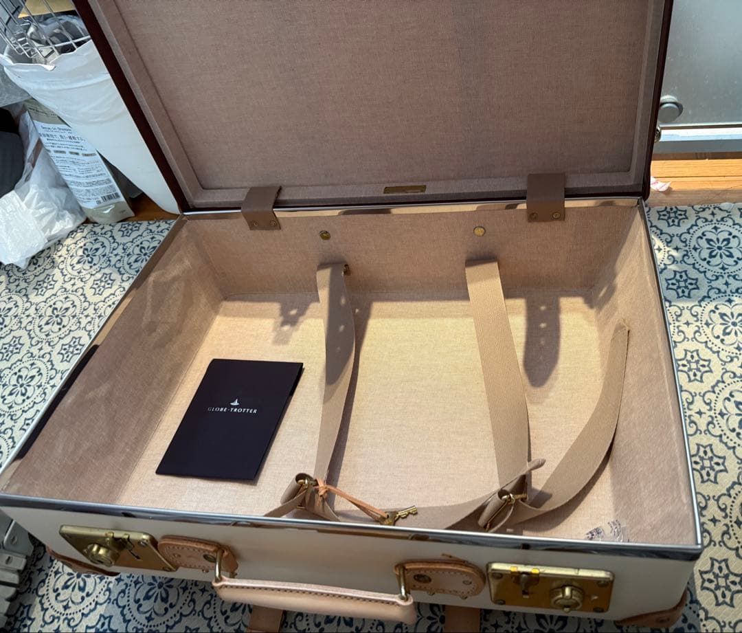 グローブトロッター　サファリ　アイボリーカラー新品未使用！