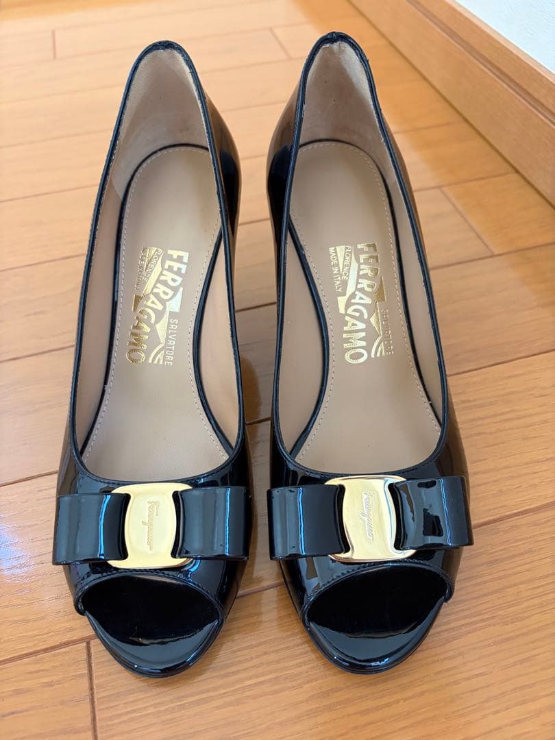 Ferragamo オープントゥパンプス　24cm