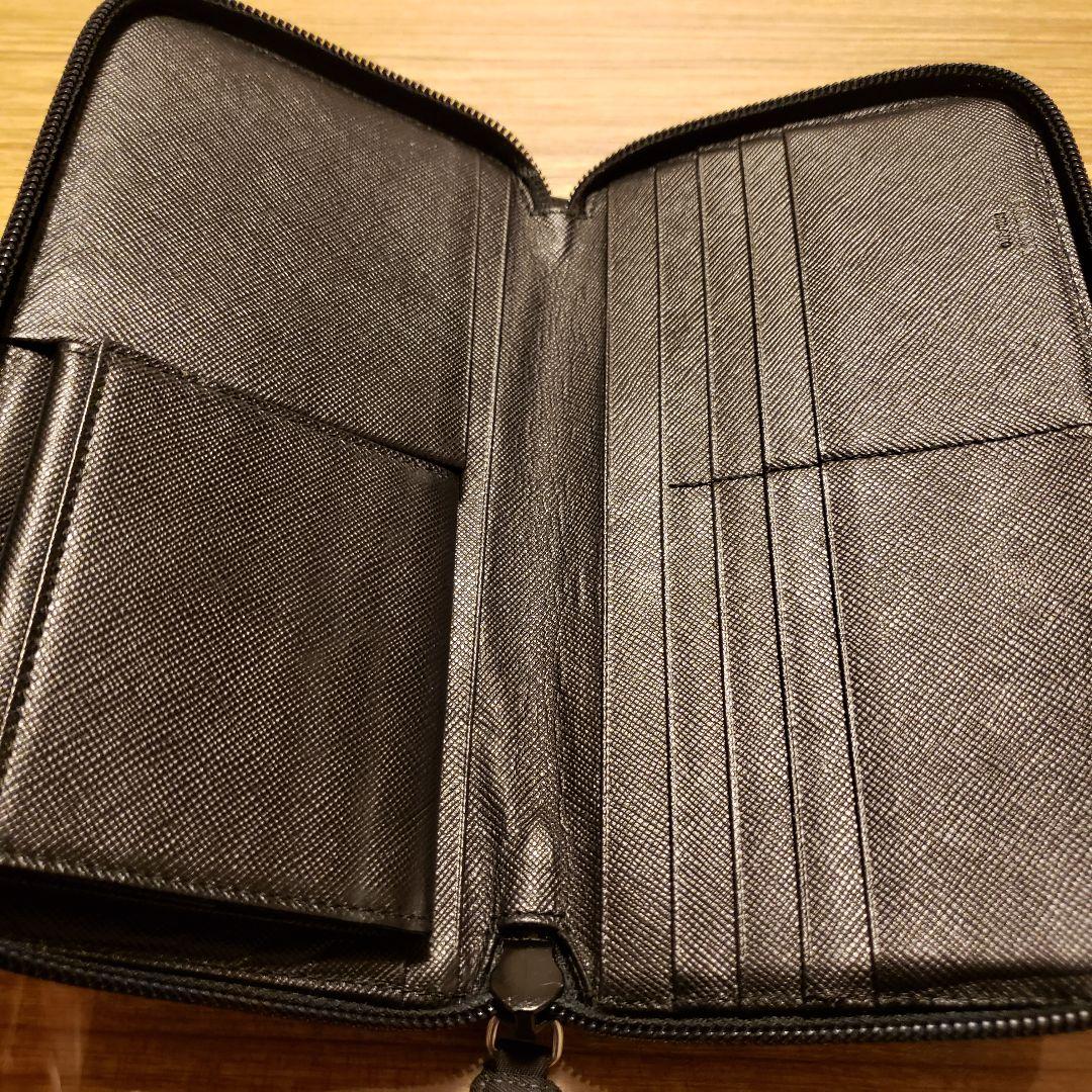 PRADA ブラック長財布