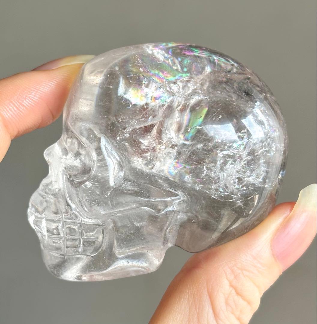 高品質　水晶　スカル　大きめ　虹　カービング　クリアクォーツ
