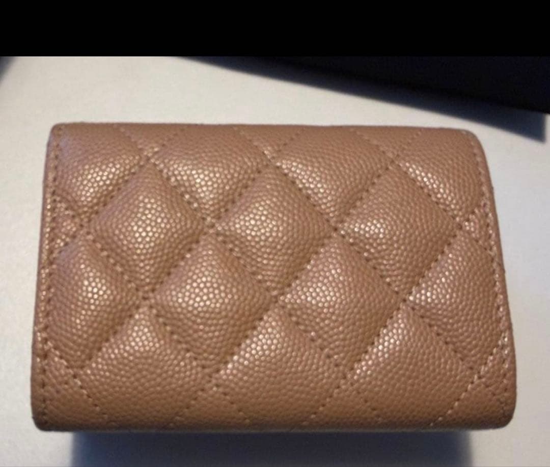 週末値下げ‼︎CHANEL ベージュ 三つ折り財布 キャビアスキン　キルティング