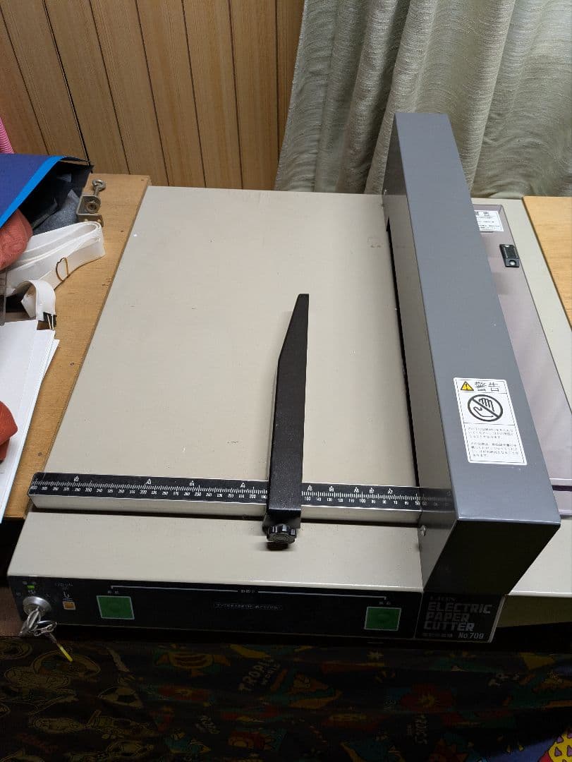 LION 電動裁断機 No.709
