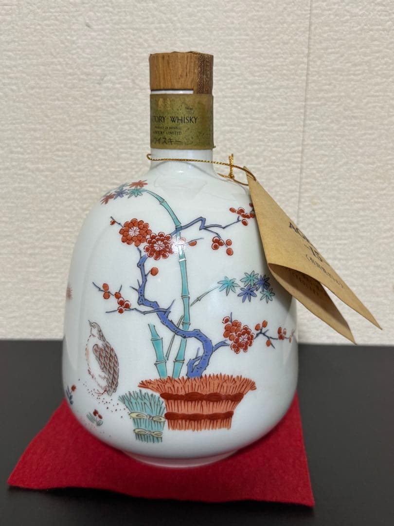 古酒 サントリー ウイスキー エイジング 15年 鶉梅新春華 有田焼 陶器ボトル