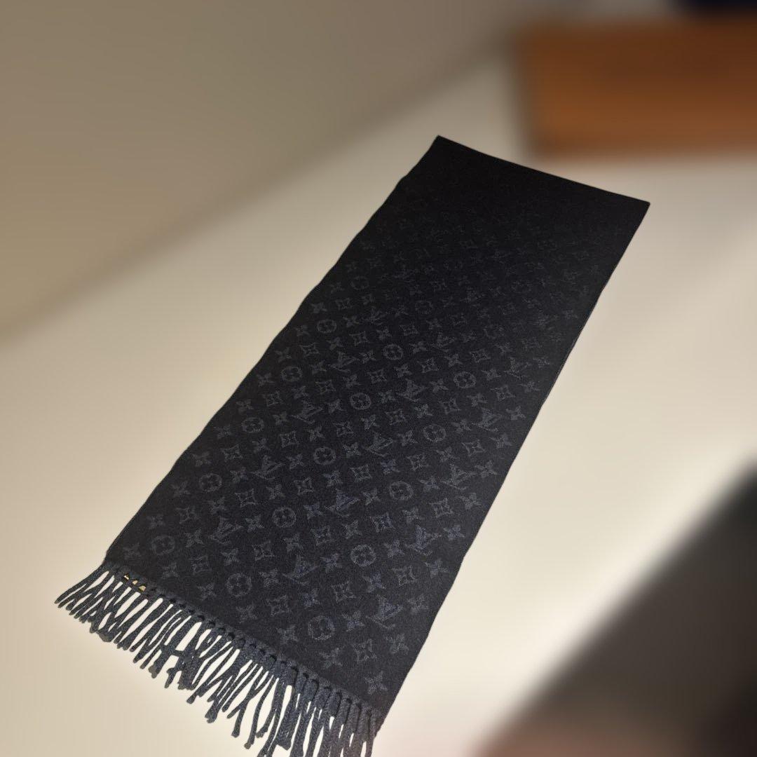 ルイヴィトン　マフラー　グラデーション　ネイビー　グレー系　暖かいです　箱付き
