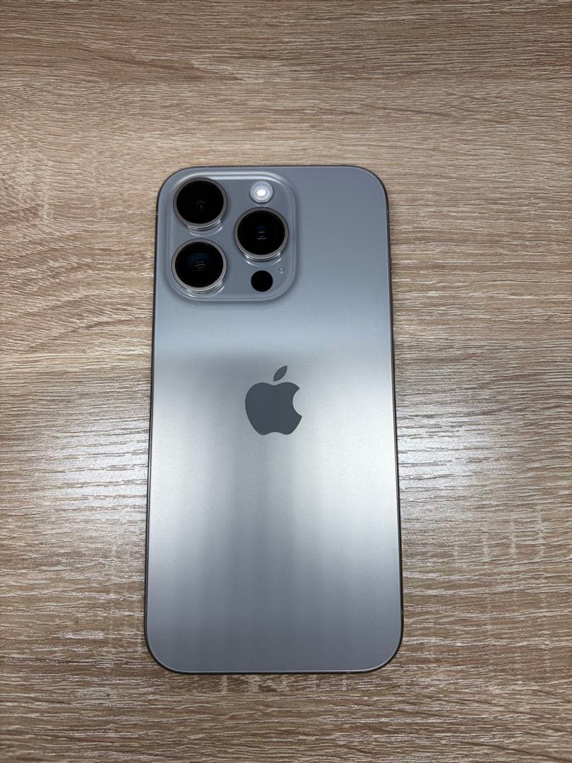 【極美品】iPhone 15 Pro 128G ホワイトチタニウム