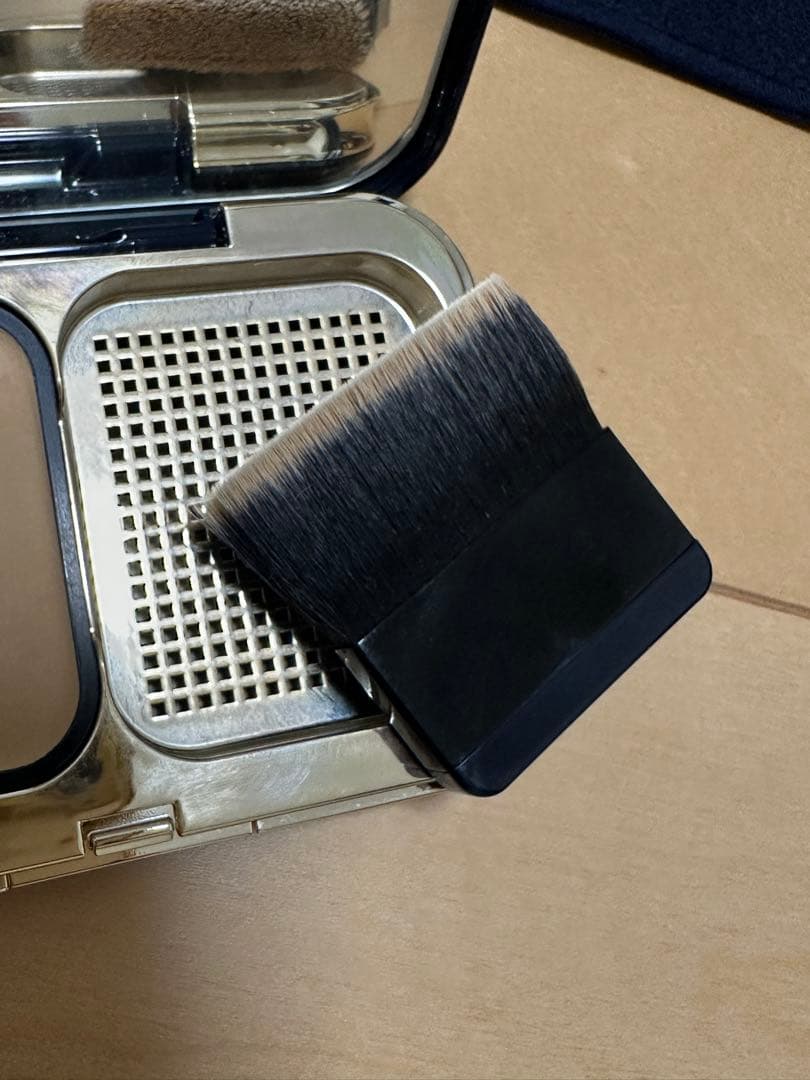 クレドポーボーテ　タンプードルエクラ　オークル10 ファンデーション　ブラシ