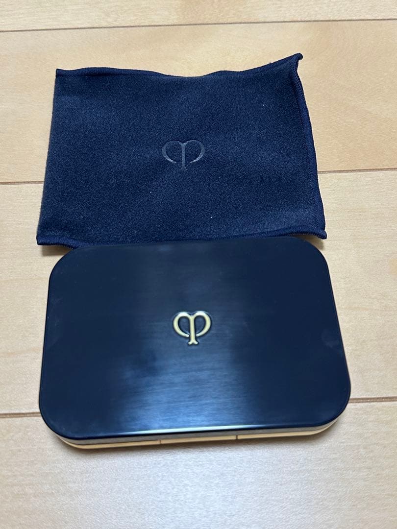 クレドポーボーテ　タンプードルエクラ　オークル10 ファンデーション　ブラシ