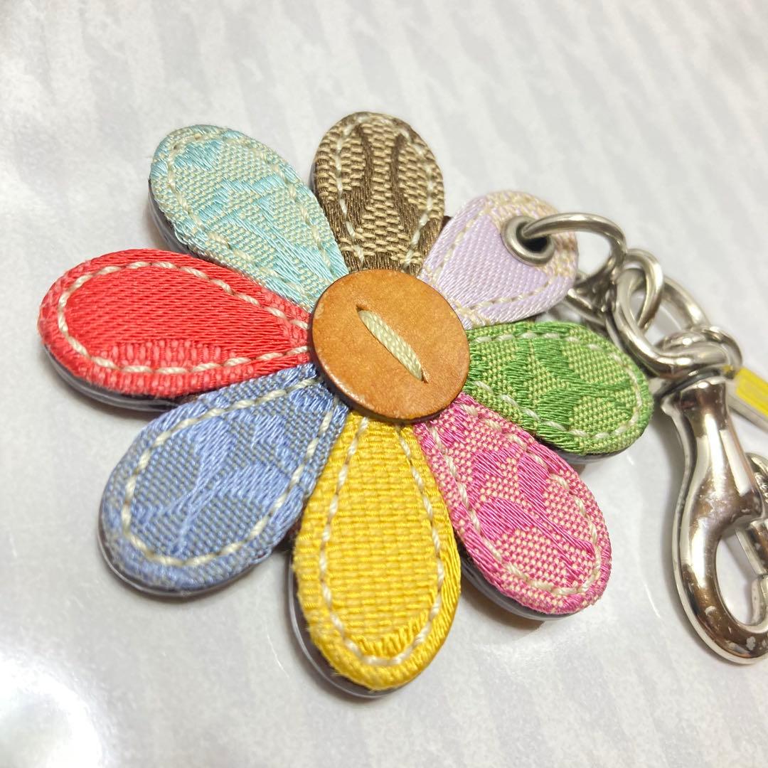 希少　COACH コーチ　デイジー フラワー キーホルダー　バッグチャーム