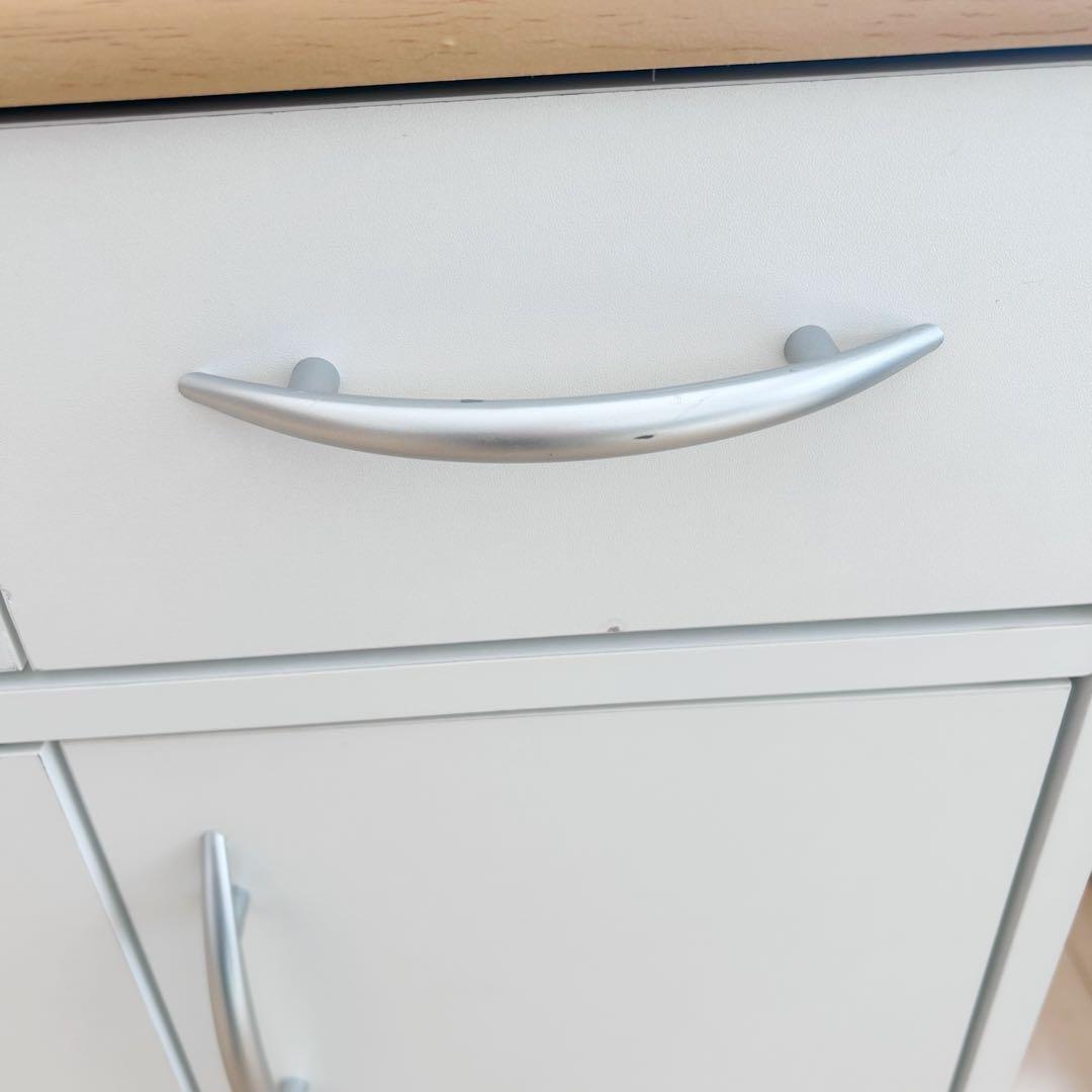 北欧　コンパクトキッチンカウンター　木目調　食器棚　ホワイトキャスターコンセント