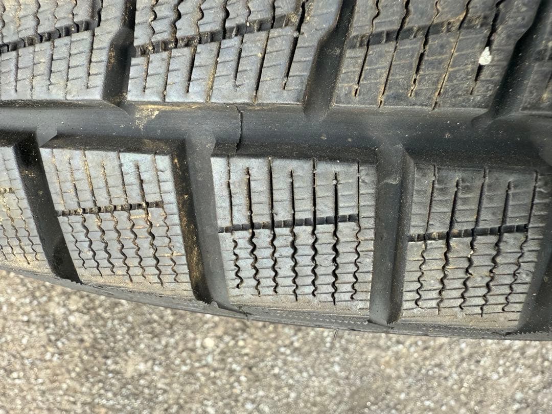 ピレリ　ICE ASIMMETRICO スタッドレスタイヤ 235/60R18