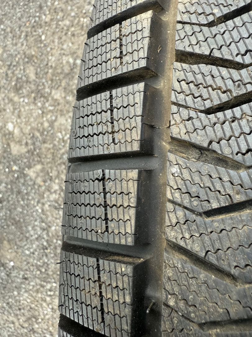 ピレリ　ICE ASIMMETRICO スタッドレスタイヤ 235/60R18