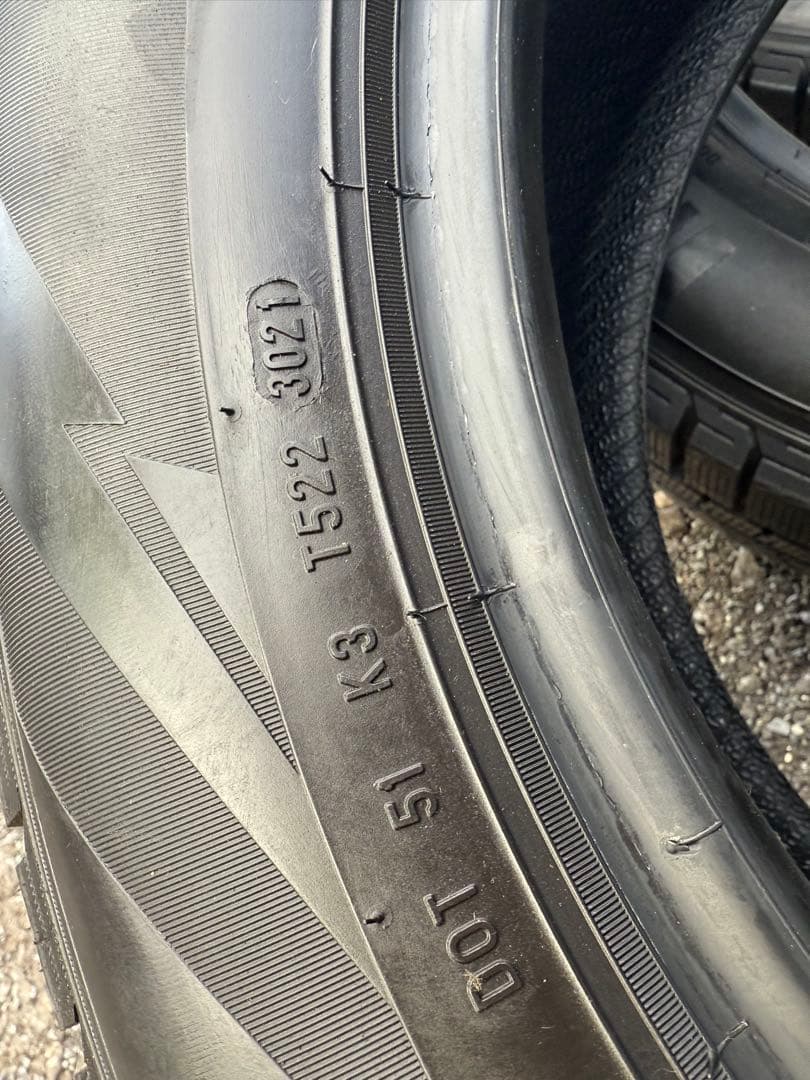 ピレリ　ICE ASIMMETRICO スタッドレスタイヤ 235/60R18