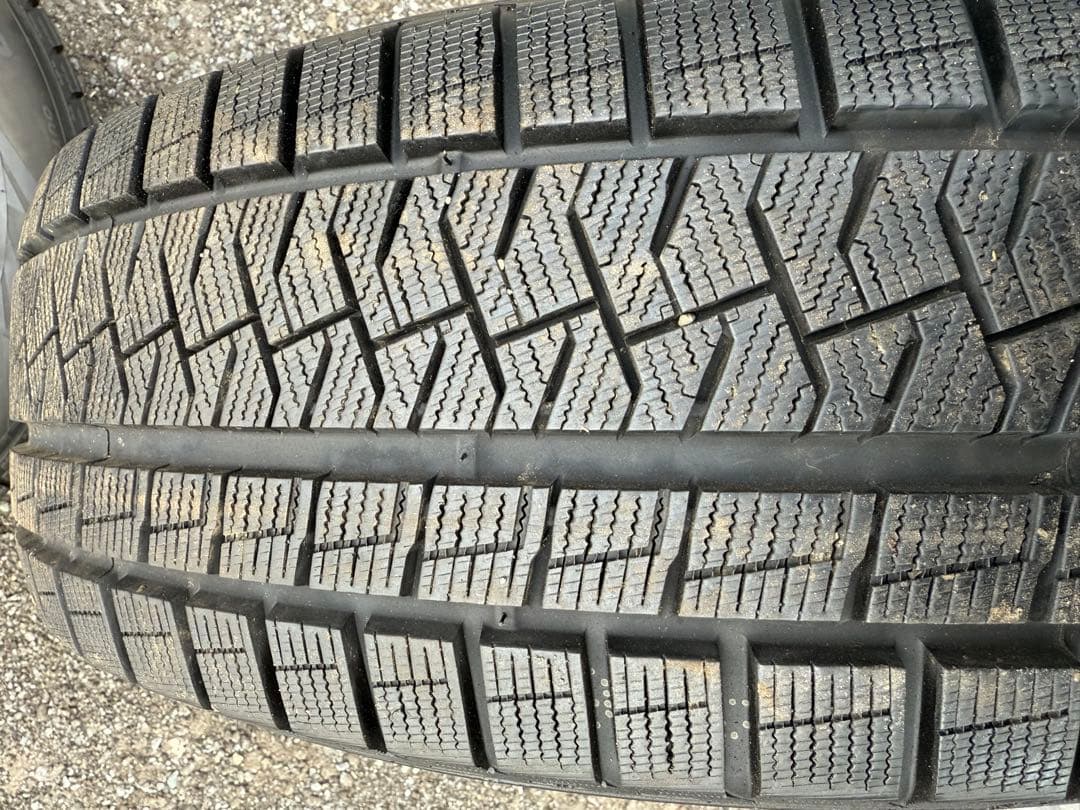 ピレリ　ICE ASIMMETRICO スタッドレスタイヤ 235/60R18